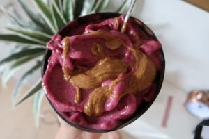 Pink smoothie bowl - fruit - Naturally gina nutrition 2020