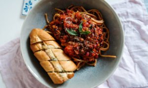 Lentil spag bol - naturally gina nitrtition 2020